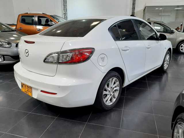 Exterior MAZDA 3  BLANCO NEVADO BICAPA